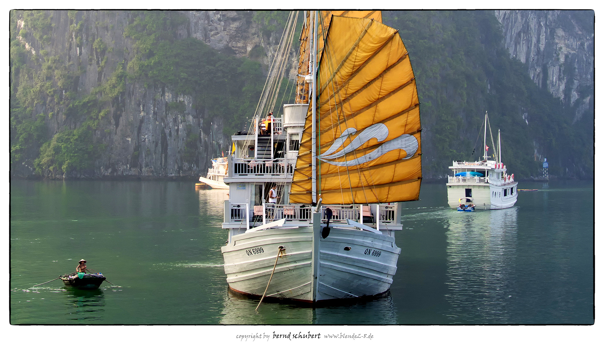 Panasonic Lumix G X Vario 35-100mm F2.8 OIS sample photo. Halong bay sailing photography