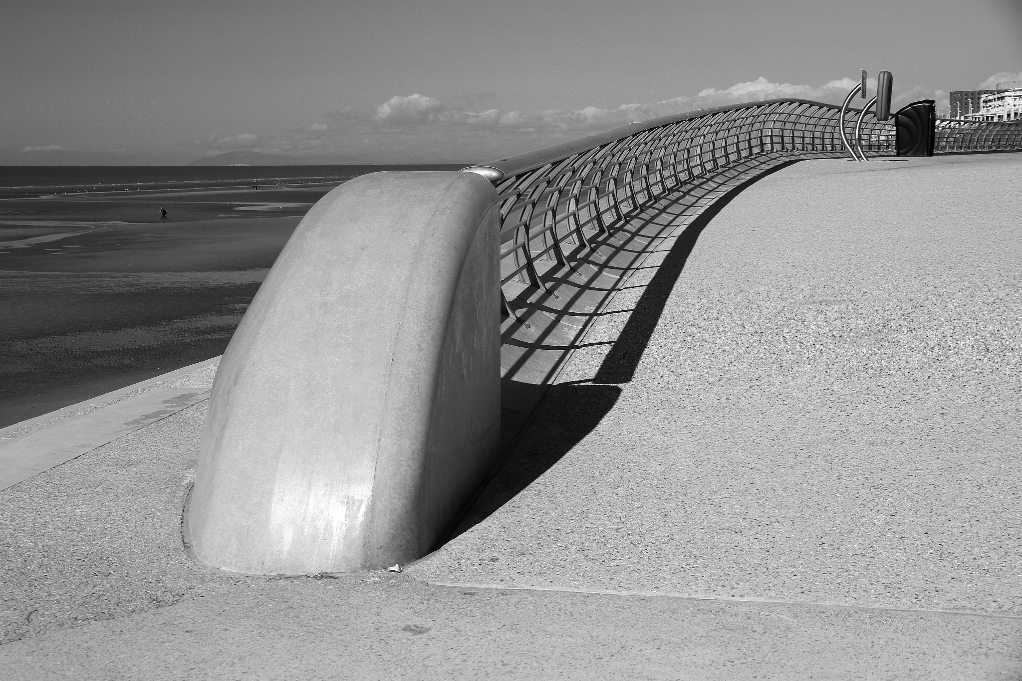 Canon EF-S 15-85mm F3.5-5.6 IS USM sample photo. Railings on sea defence, blackpool uk photography