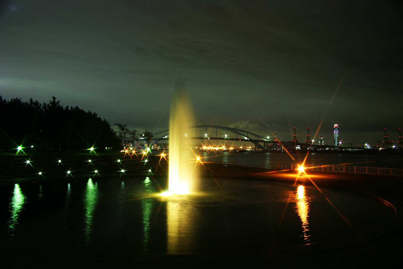 Canon EOS 300D (EOS Digital Rebel / EOS Kiss Digital) sample photo. Night of light and water photography