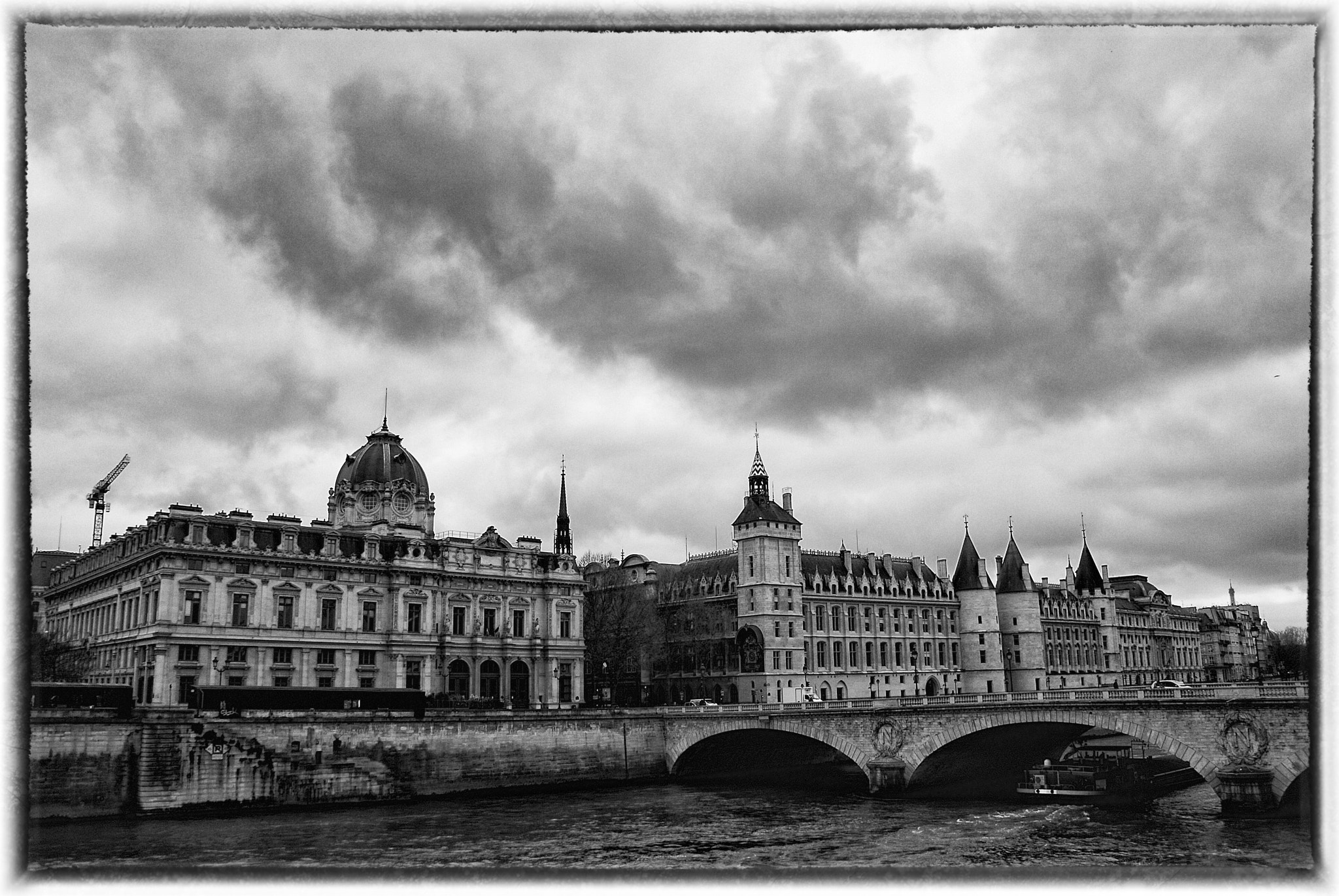 Nikon 1 V1 sample photo. Palais de justice photography
