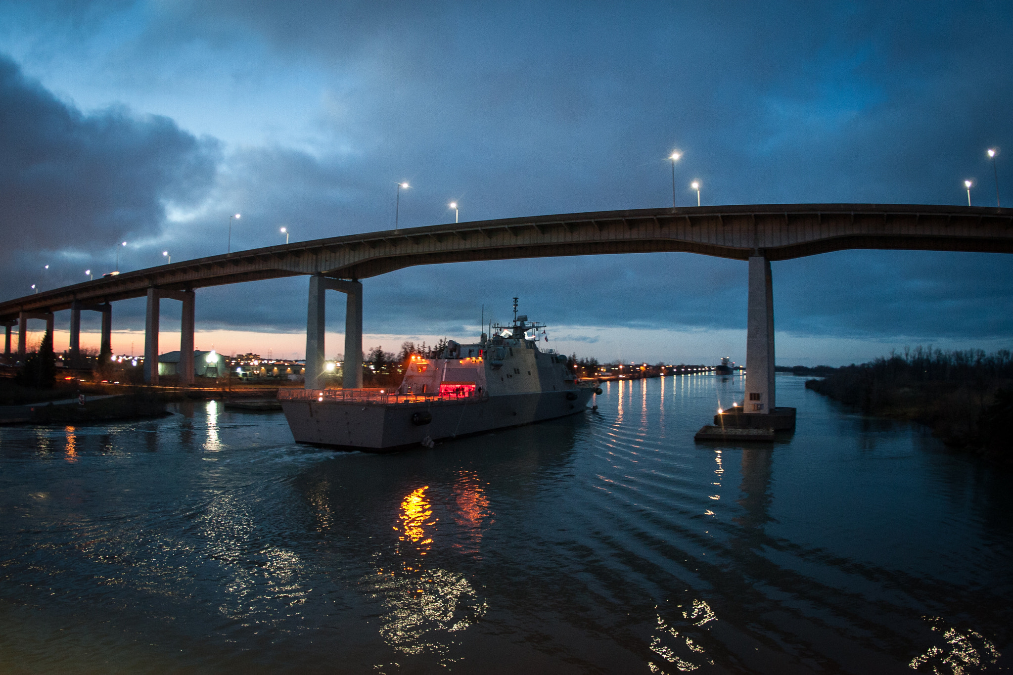 Canon EOS 30D + Canon EF 15mm F2.8 Fisheye sample photo. Uss milwaukee  photography