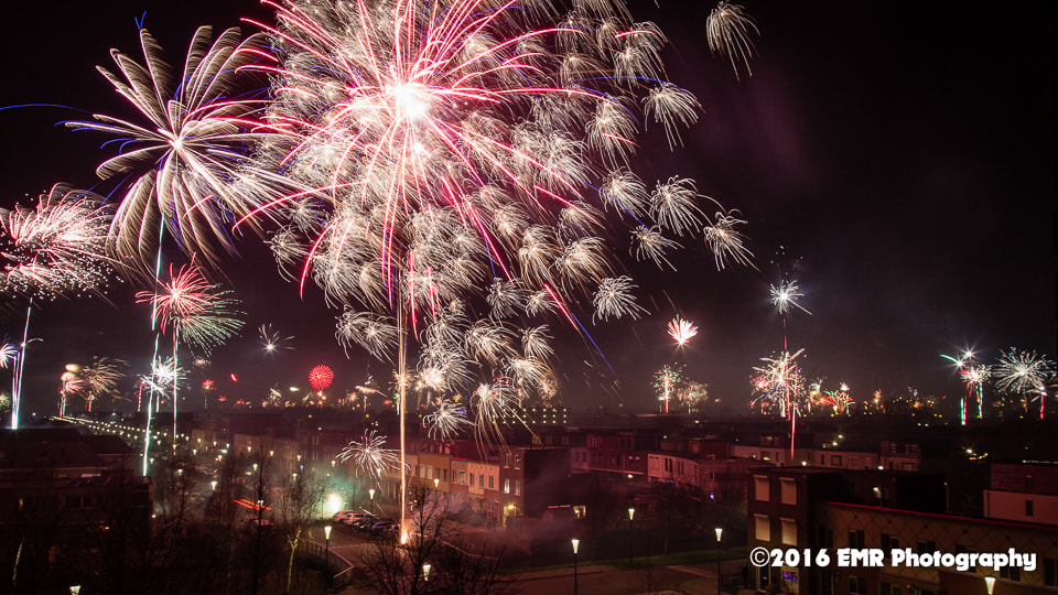 Sigma 17-35mm f/2.8-4 EX DG Aspherical HSM sample photo. Hhw werd gegrepen door het vuurwerk 2015-2016 photography
