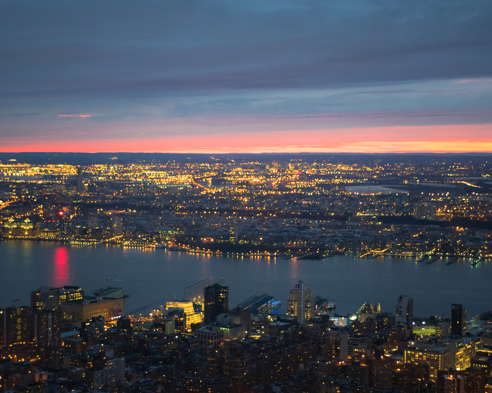 Nikon AF-S Nikkor 28-70mm F2.8 ED-IF sample photo. Empire stae skyline view with sunset photography