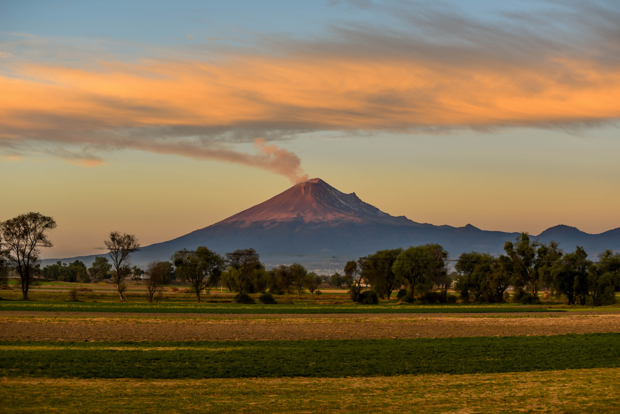 Sigma 70-200mm F2.8 EX DG OS HSM sample photo. Volcano photography