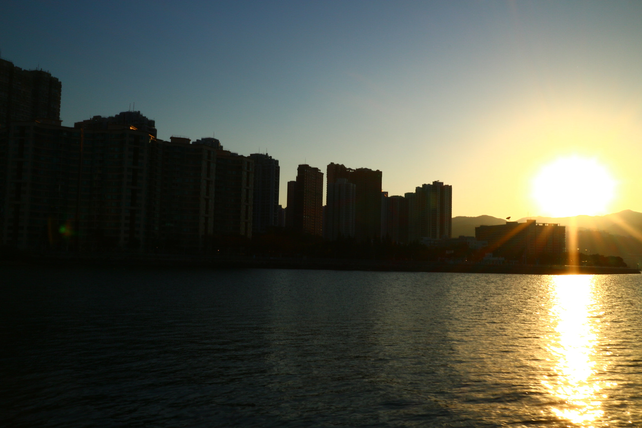 Canon EOS M10 + Canon EF-M 22mm F2 STM sample photo. Followers of the sun photography