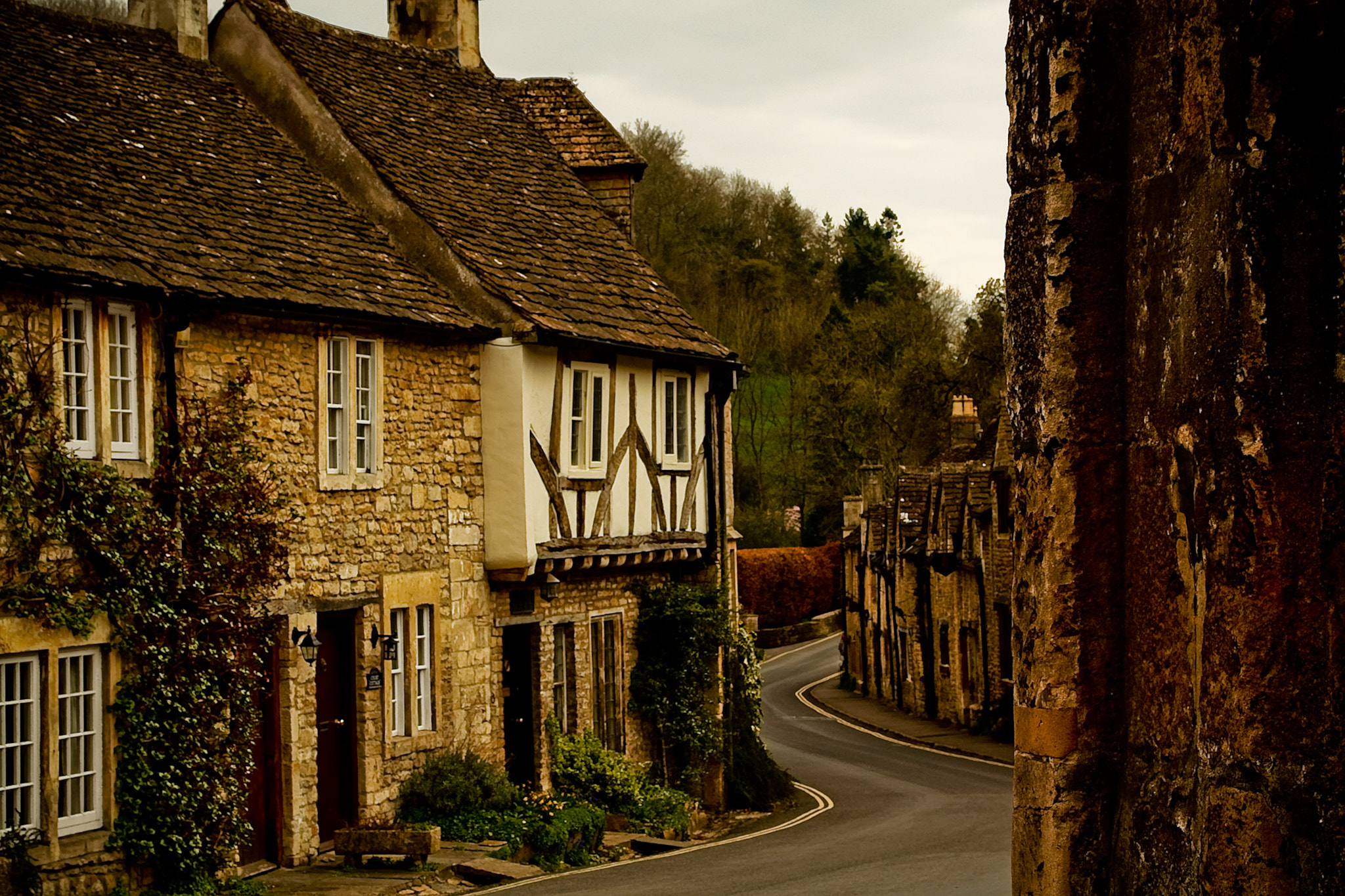 Canon EOS 450D (EOS Rebel XSi / EOS Kiss X2) sample photo. Castle combe photography