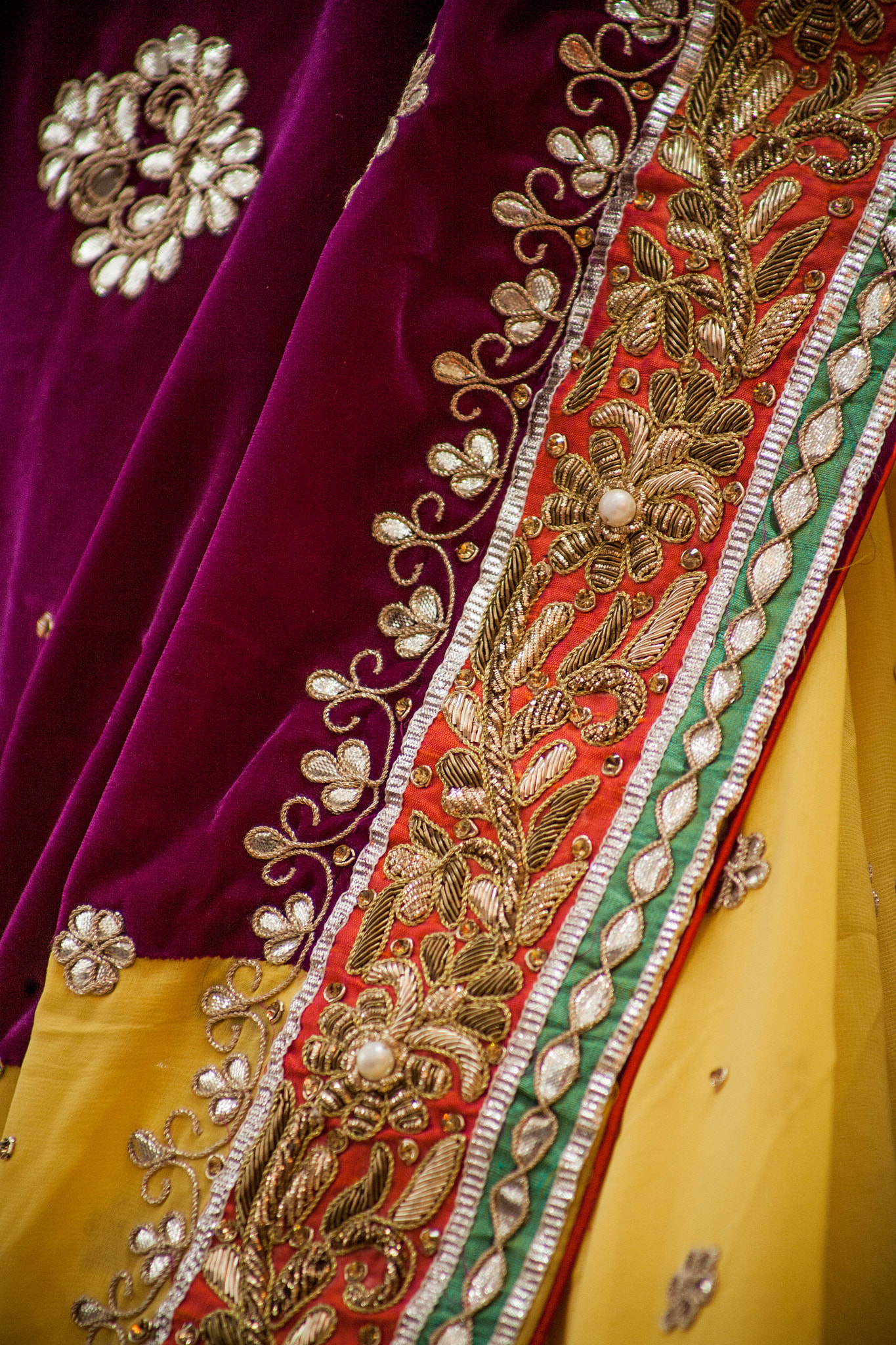 Canon EOS 5D + EF75-300mm f/4-5.6 sample photo. Sari details photography