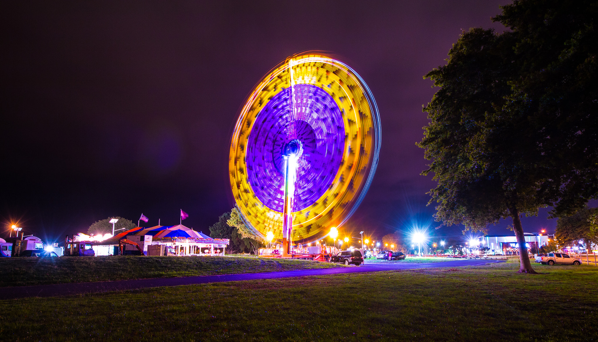Canon EOS 70D + Sigma 8-16mm F4.5-5.6 DC HSM sample photo. Carnival at night photography