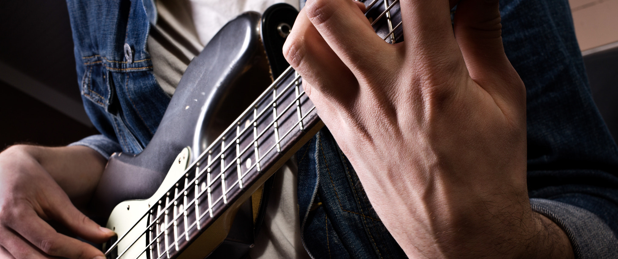 Canon EF 40mm F2.8 STM sample photo. Music bassist photography