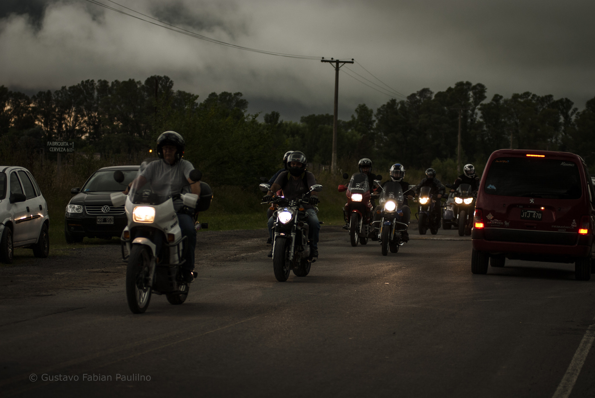Nikon AF-Nikkor 80-200mm F2.8D ED sample photo. Se viene la lluvia photography