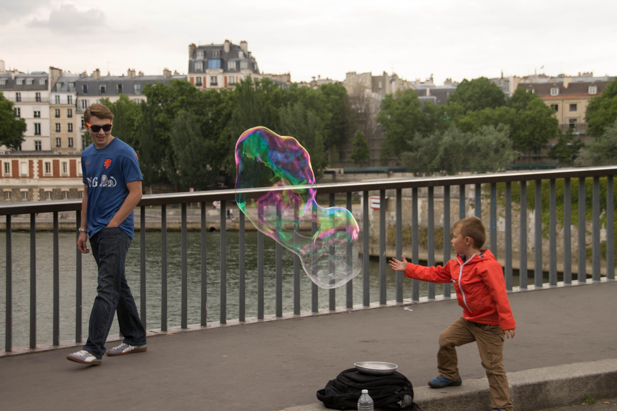 Sigma 18-200mm f/3.5-6.3 DC OS sample photo. Everybody loves bubbles photography