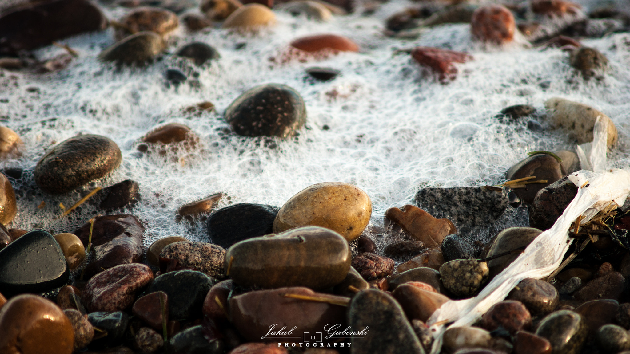 Sony Alpha DSLR-A390 + Minolta AF 70-210mm F4 Macro sample photo. Beach stones. photography