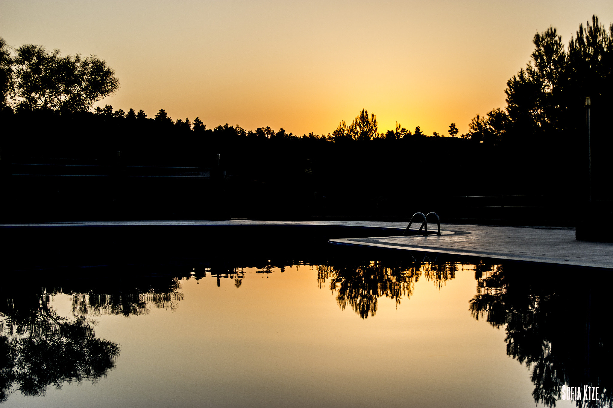 Canon EF 28-105mm F4.0-5.6 USM sample photo. Empty_pool photography