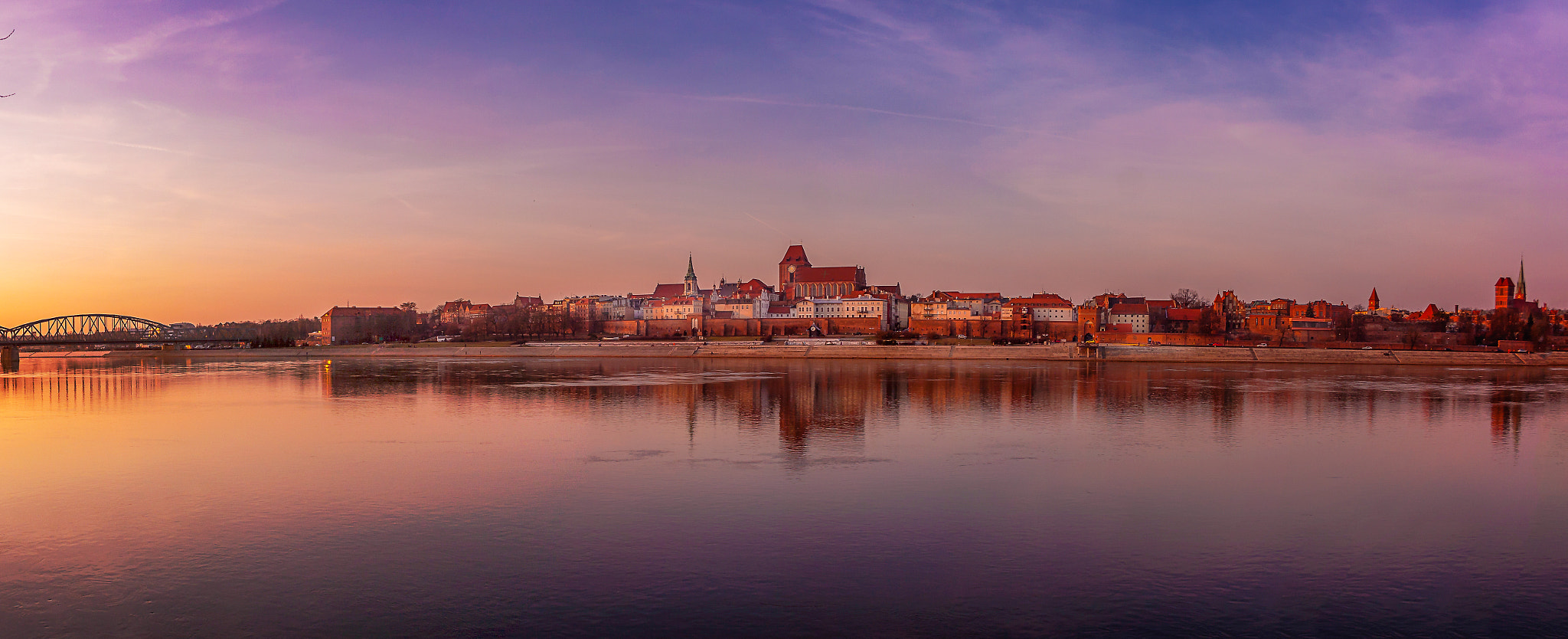 Canon EF-S 18-55mm F3.5-5.6 sample photo. Panorama of toruń photography