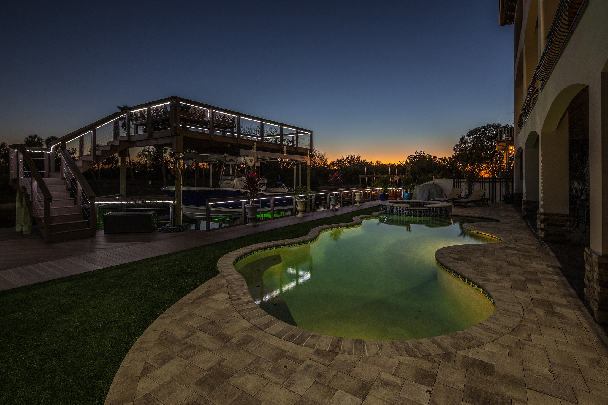 Canon TS-E 17mm F4L Tilt-Shift sample photo. Pool photography