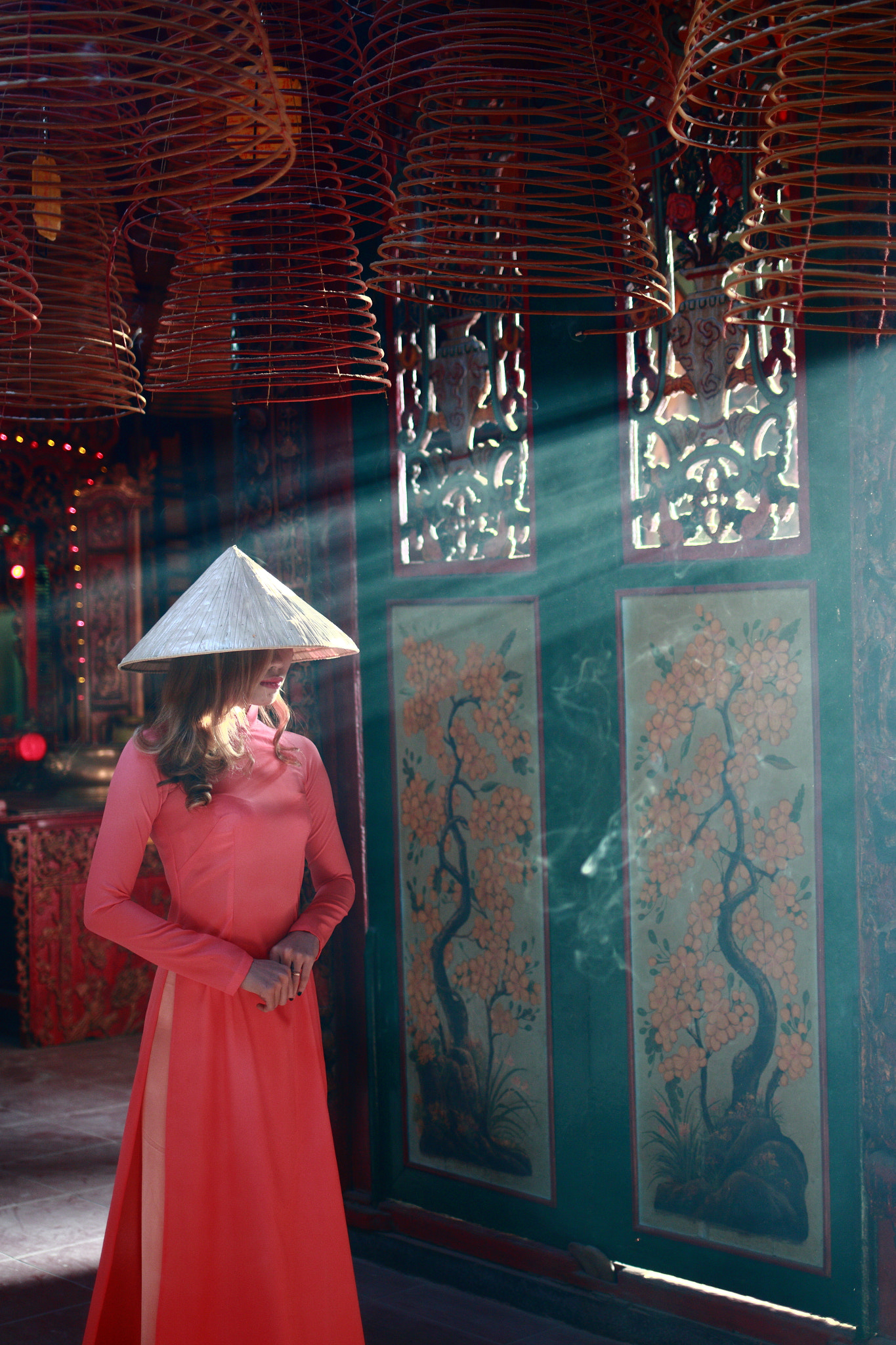 Canon EF 35mm F2 IS USM sample photo. Ao dai vietnamese photography