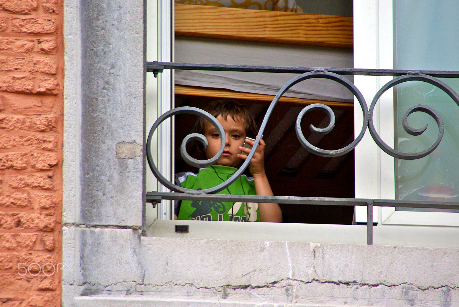 Pentax K10D sample photo. A stolen look ... photography