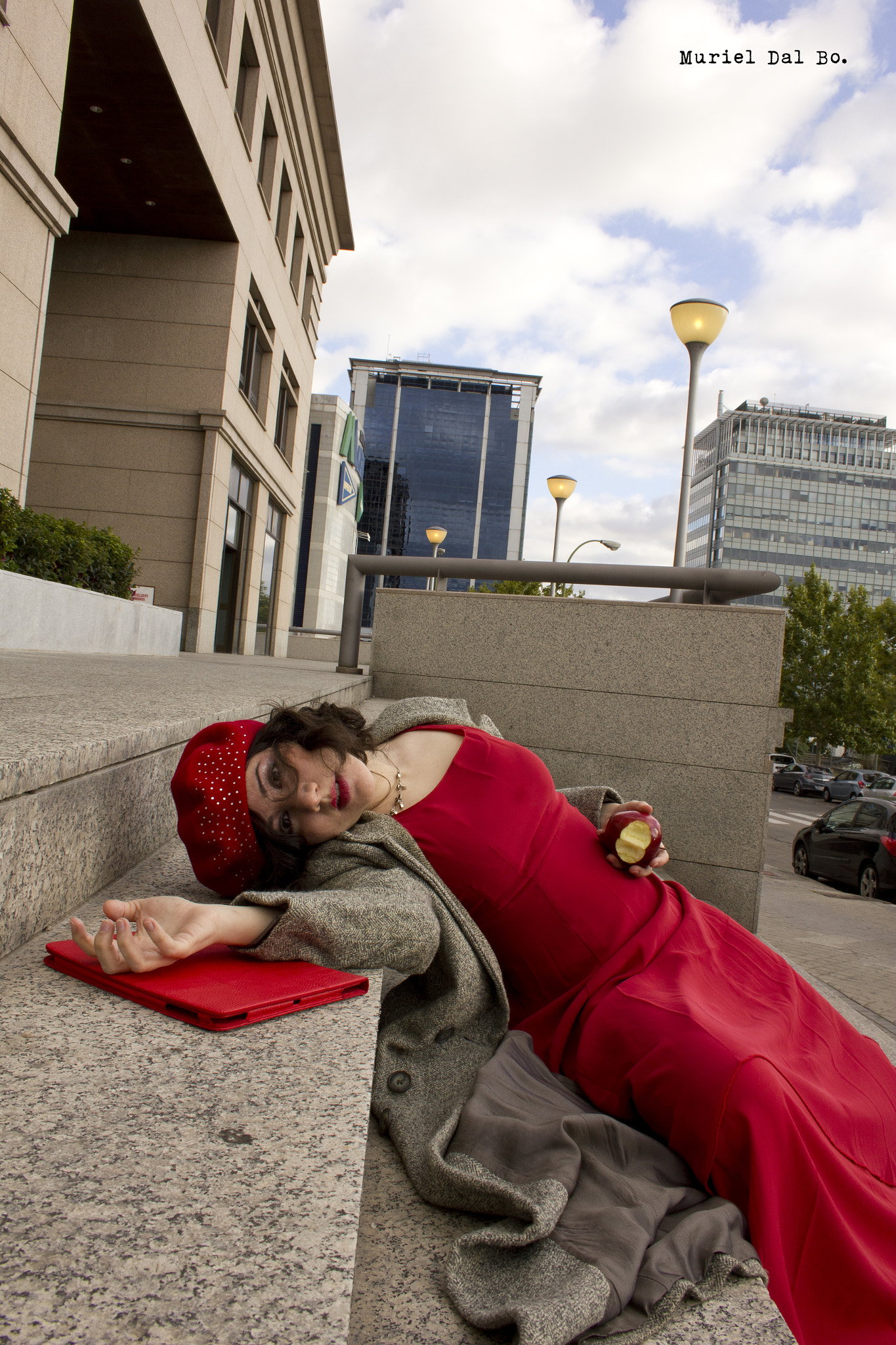 Canon EF-S 18-55mm F3.5-5.6 sample photo. What happened to snowhite in the big apple? photography