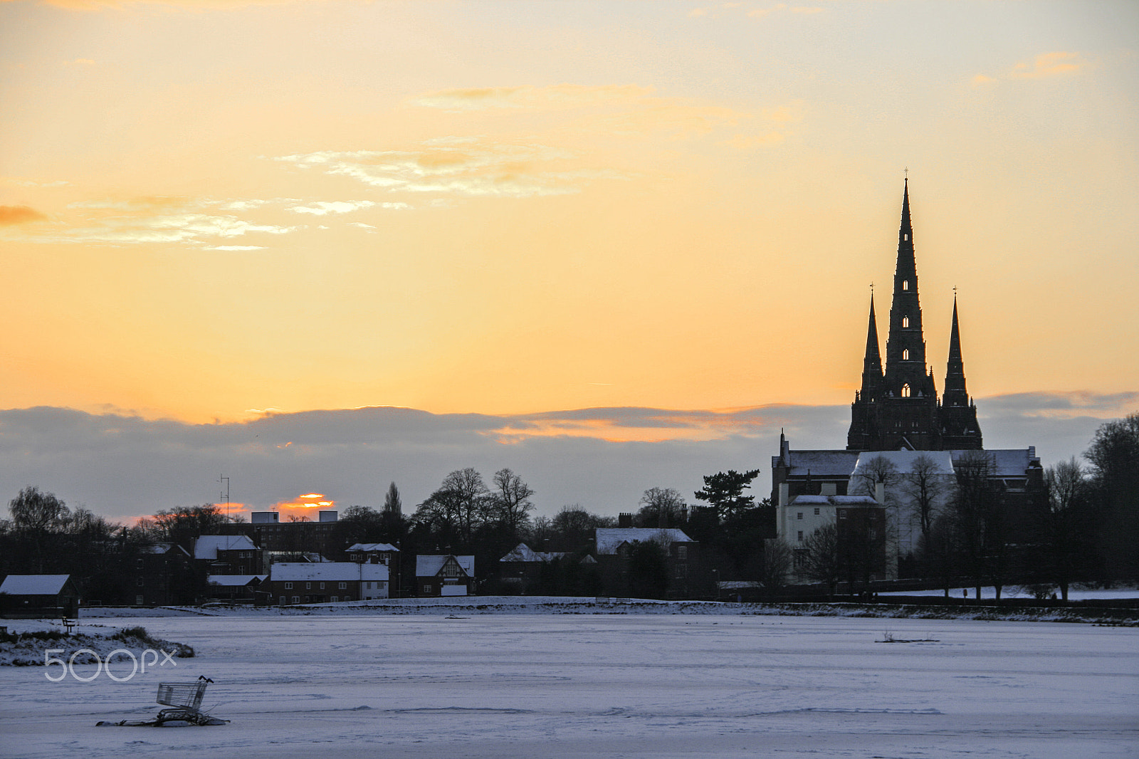 Canon EOS 400D (EOS Digital Rebel XTi / EOS Kiss Digital X) sample photo. Lichfield cathdral sunset photography