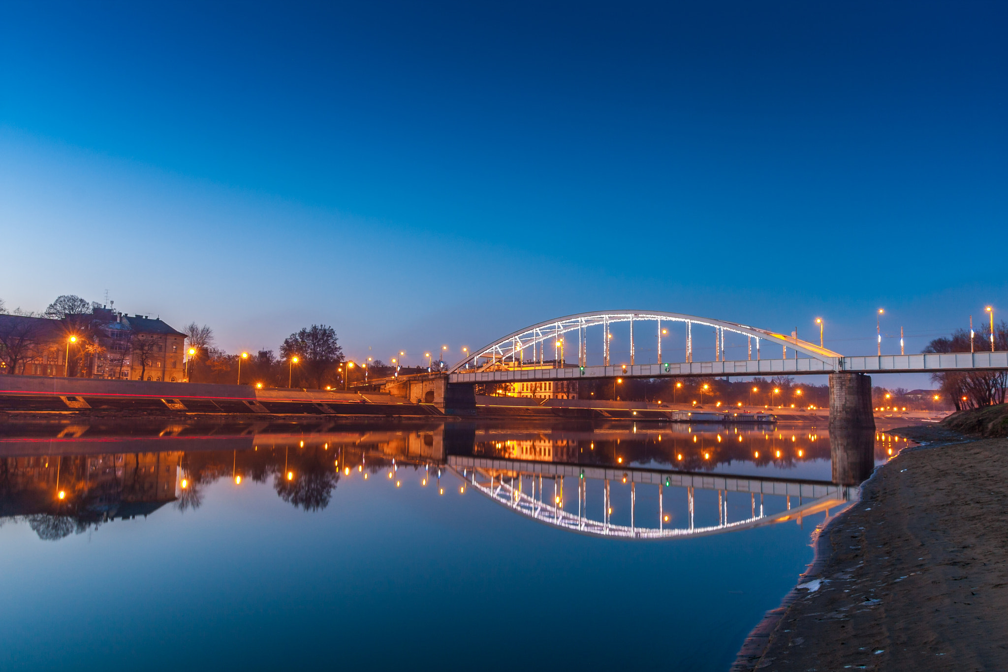 Canon EF-S 10-18mm F4.5–5.6 IS STM sample photo. Reflections of szeged i. photography