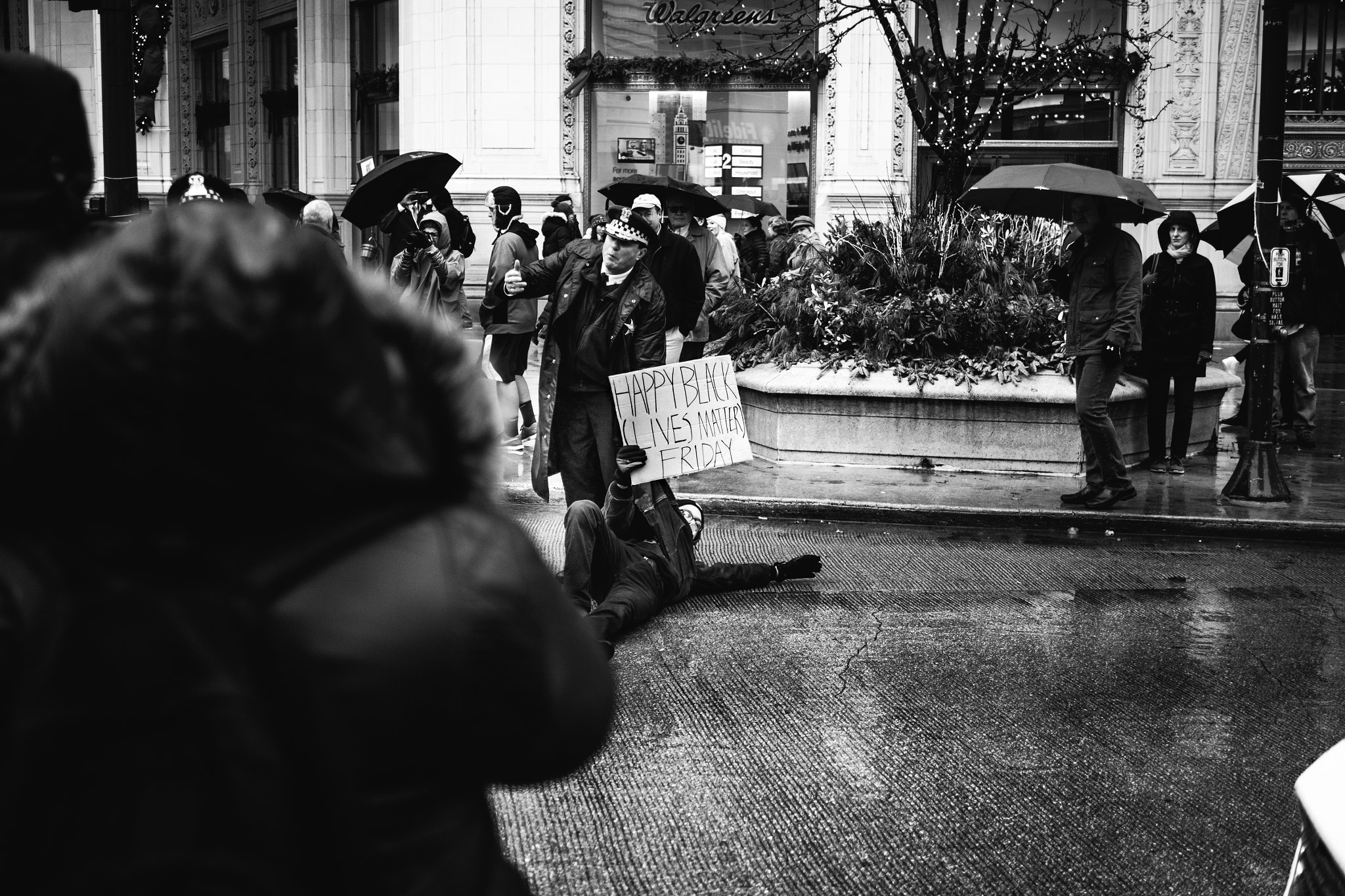 Panasonic Lumix DMC-GH2 + Panasonic Leica DG Summilux 25mm F1.4 II ASPH sample photo. Chicago protest. photography