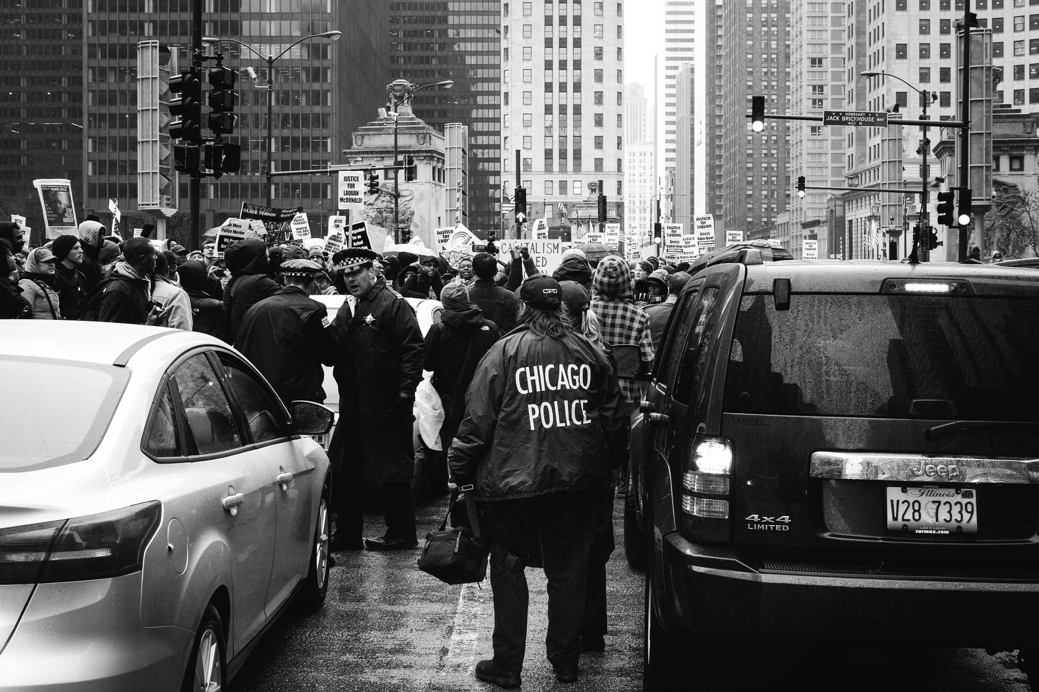 Panasonic Lumix DMC-GH2 + Panasonic Leica DG Summilux 25mm F1.4 II ASPH sample photo. Chicago protest. photography