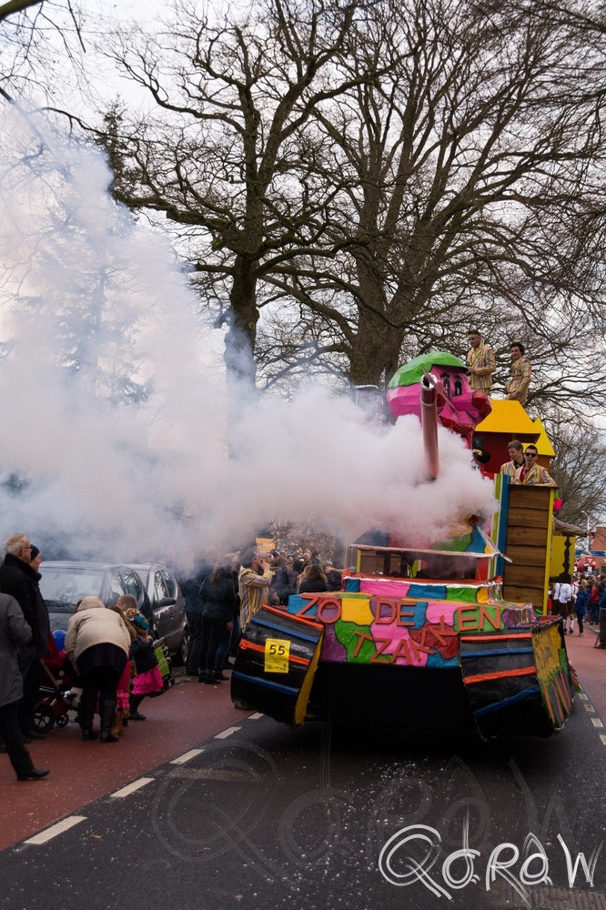 Sigma DC 18-125mm F4-5,6 D sample photo. Met carnaval tanken wij even bij photography