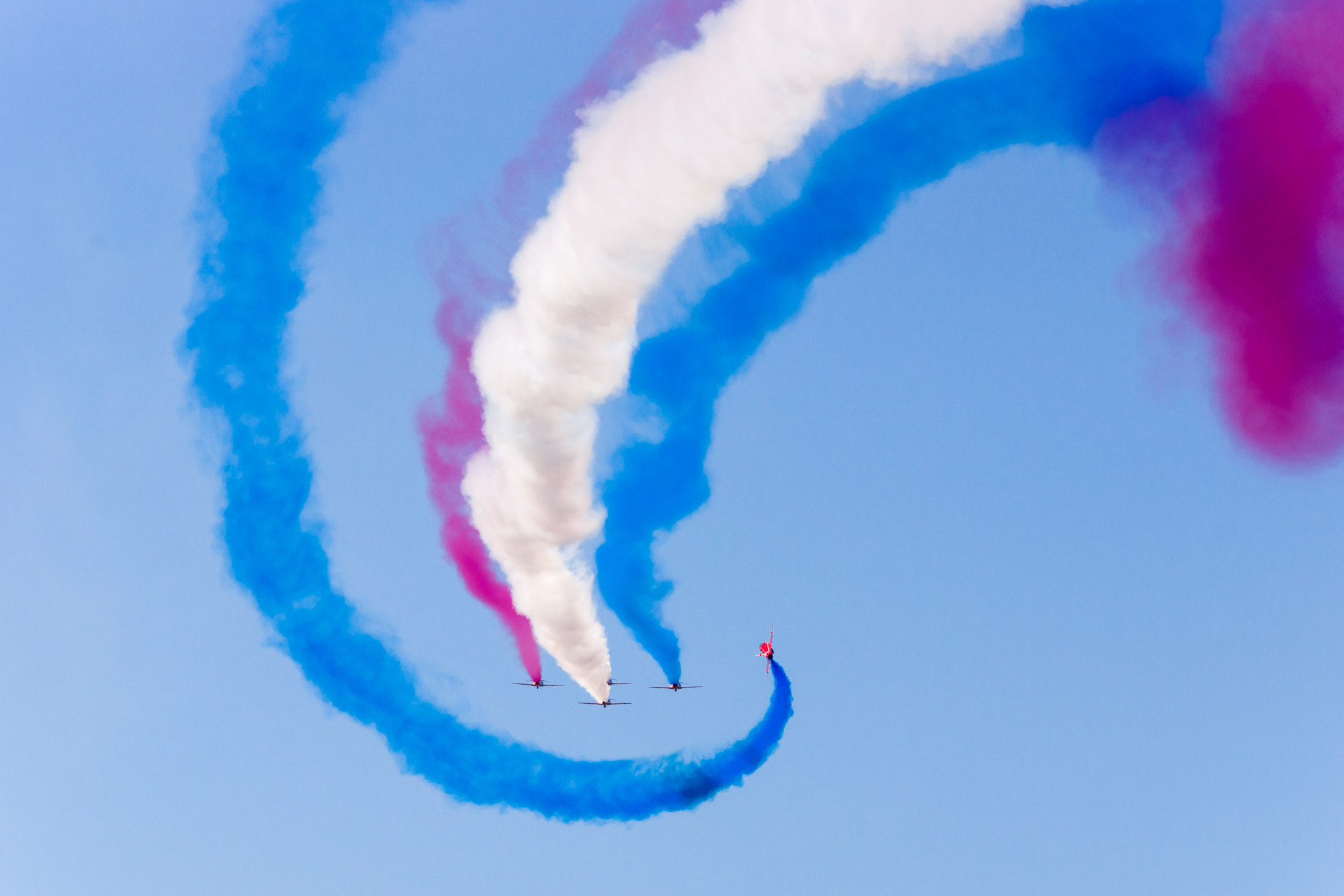 Sony 70-300mm F4.5-5.6 G SSM sample photo. Red white and blue arrows photography