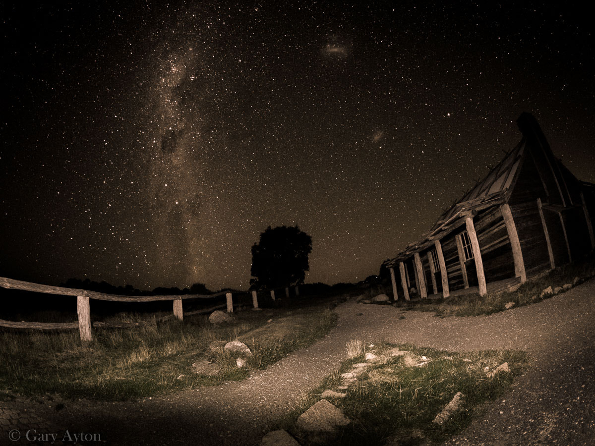 Olympus OM-D E-M1 + OLYMPUS M.8mm F1.8 sample photo. Magellanic clouds over craigs hut photography