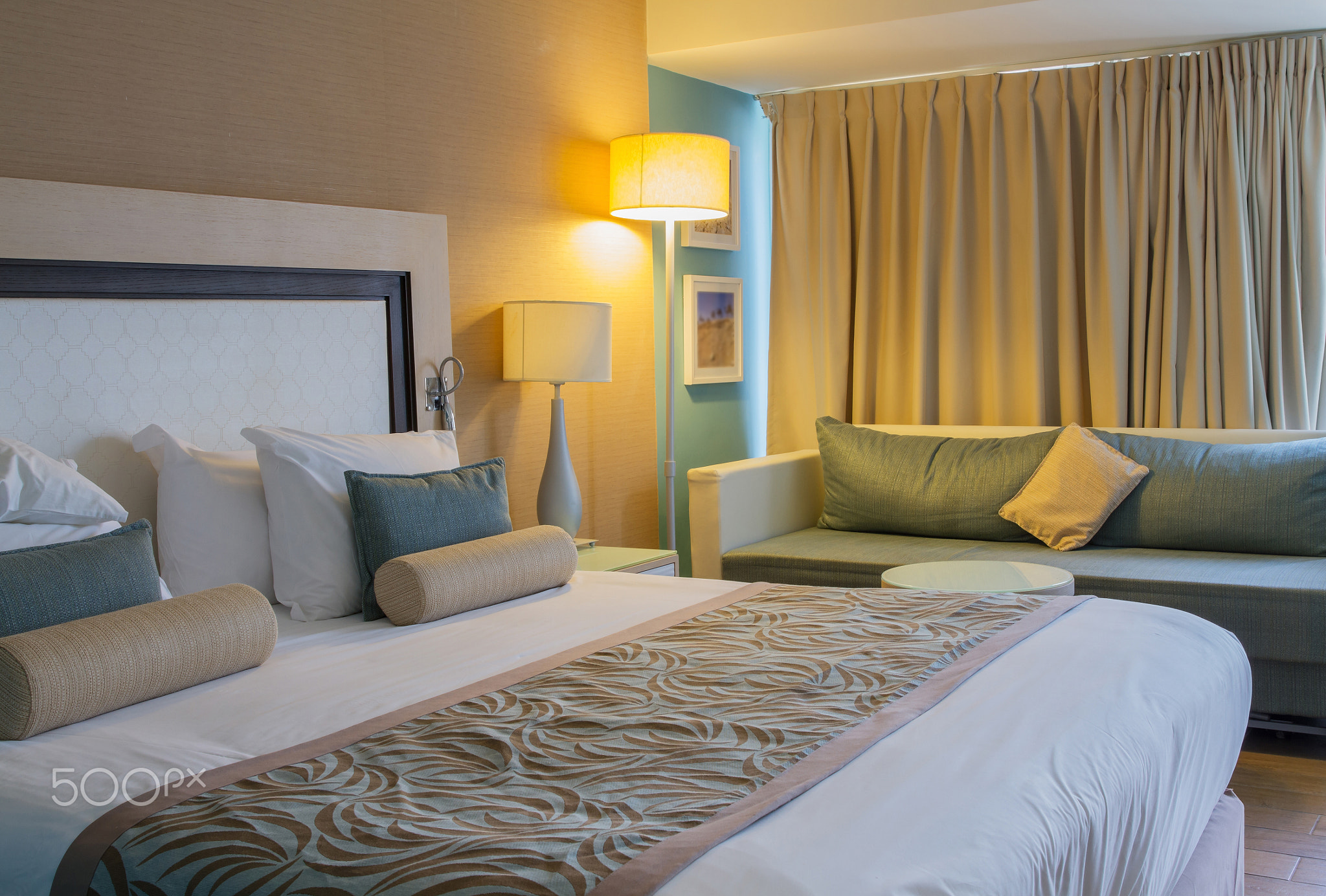 Hotel room .