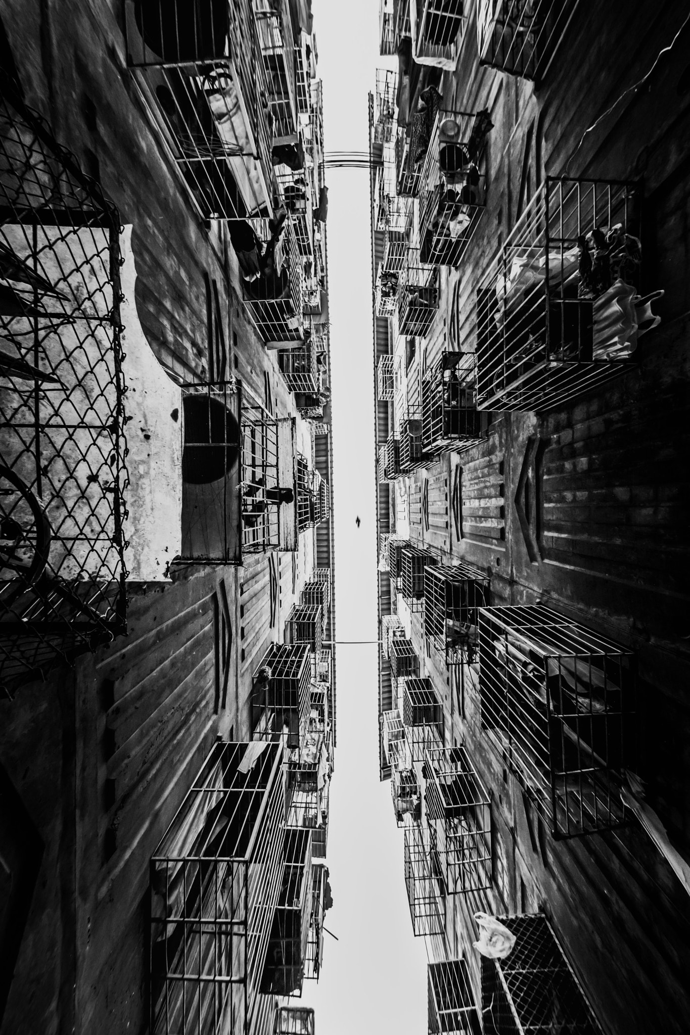 Nikon AF DX Fisheye-Nikkor 10.5mm F2.8G ED sample photo. Back alley sky photography