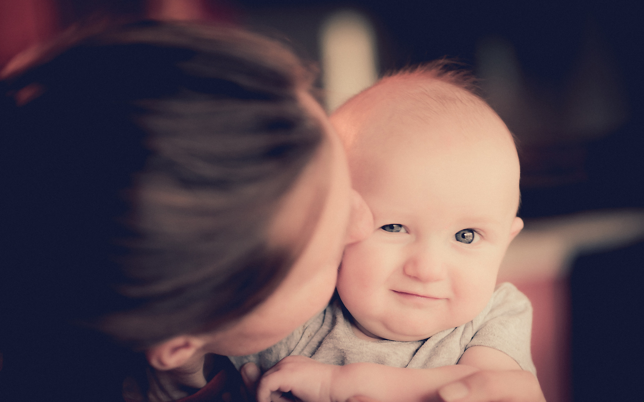 Nikon D7000 + Sigma 50mm F1.4 DG HSM Art sample photo. Smooches photography