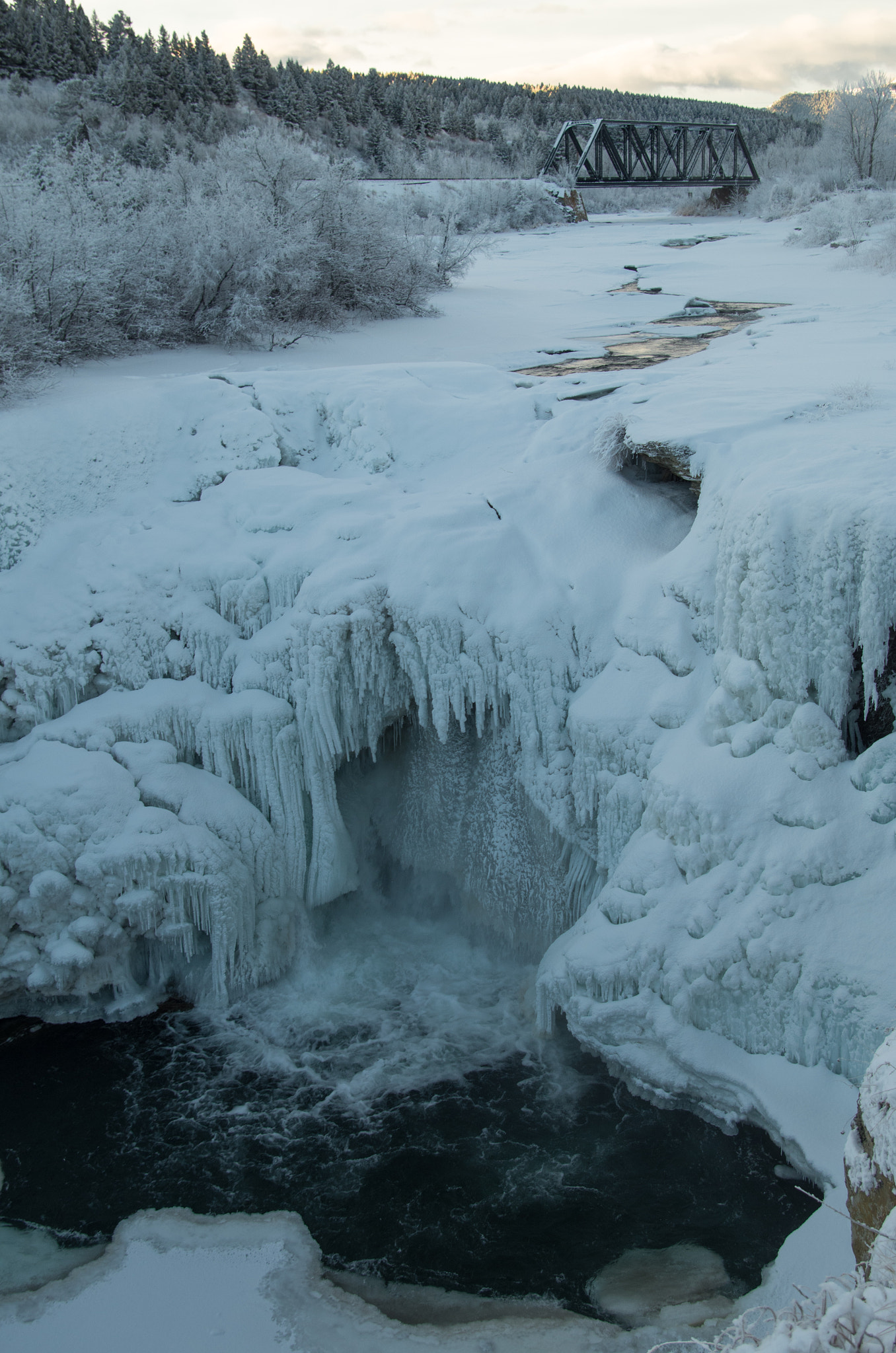 Pentax smc DA 18-55mm F3.5-5.6 AL sample photo. Lundbreck falls photography