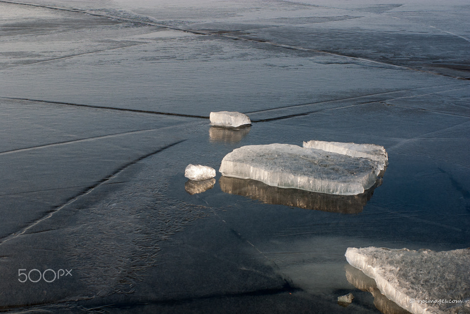 Pentax K100D Super + Pentax smc FA 50mm F1.4 sample photo. Ice photography