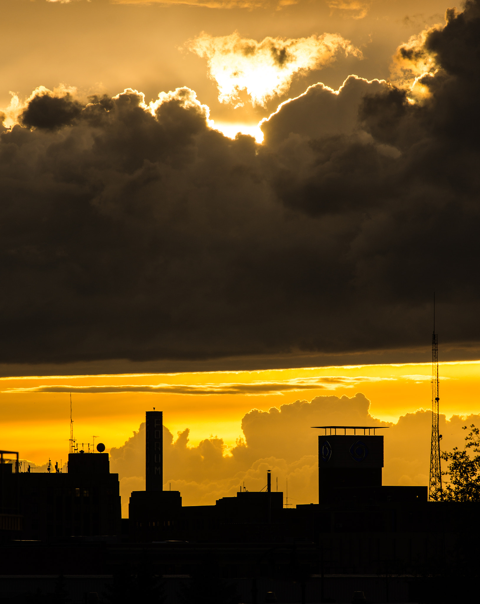 Sony a99 II + Sigma 30mm F1.4 EX DC HSM sample photo. Fargo sunset photography