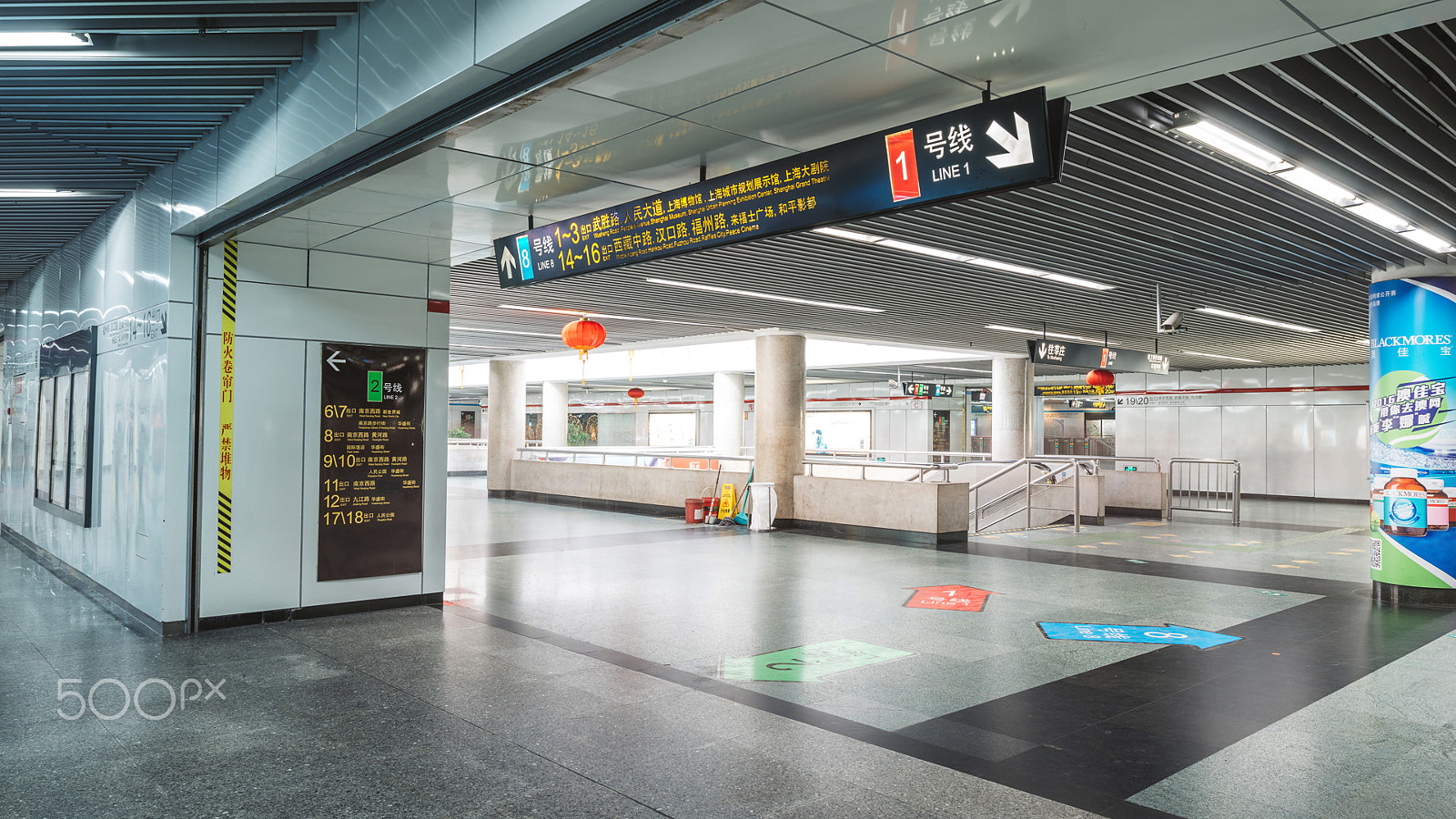 Nikon D800 + Nikon PC-E Nikkor 24mm F3.5D ED Tilt-Shift sample photo. Shanghai subway photography