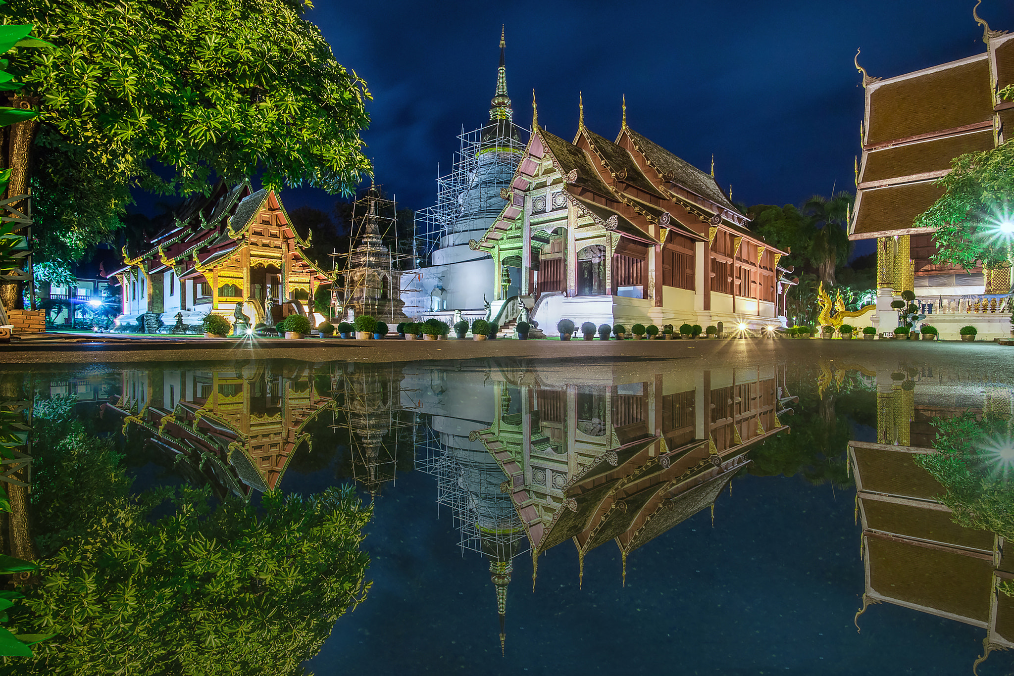 Sony a99 II + Minolta AF 17-35mm F2.8-4 (D) sample photo. Phra singha temple photography