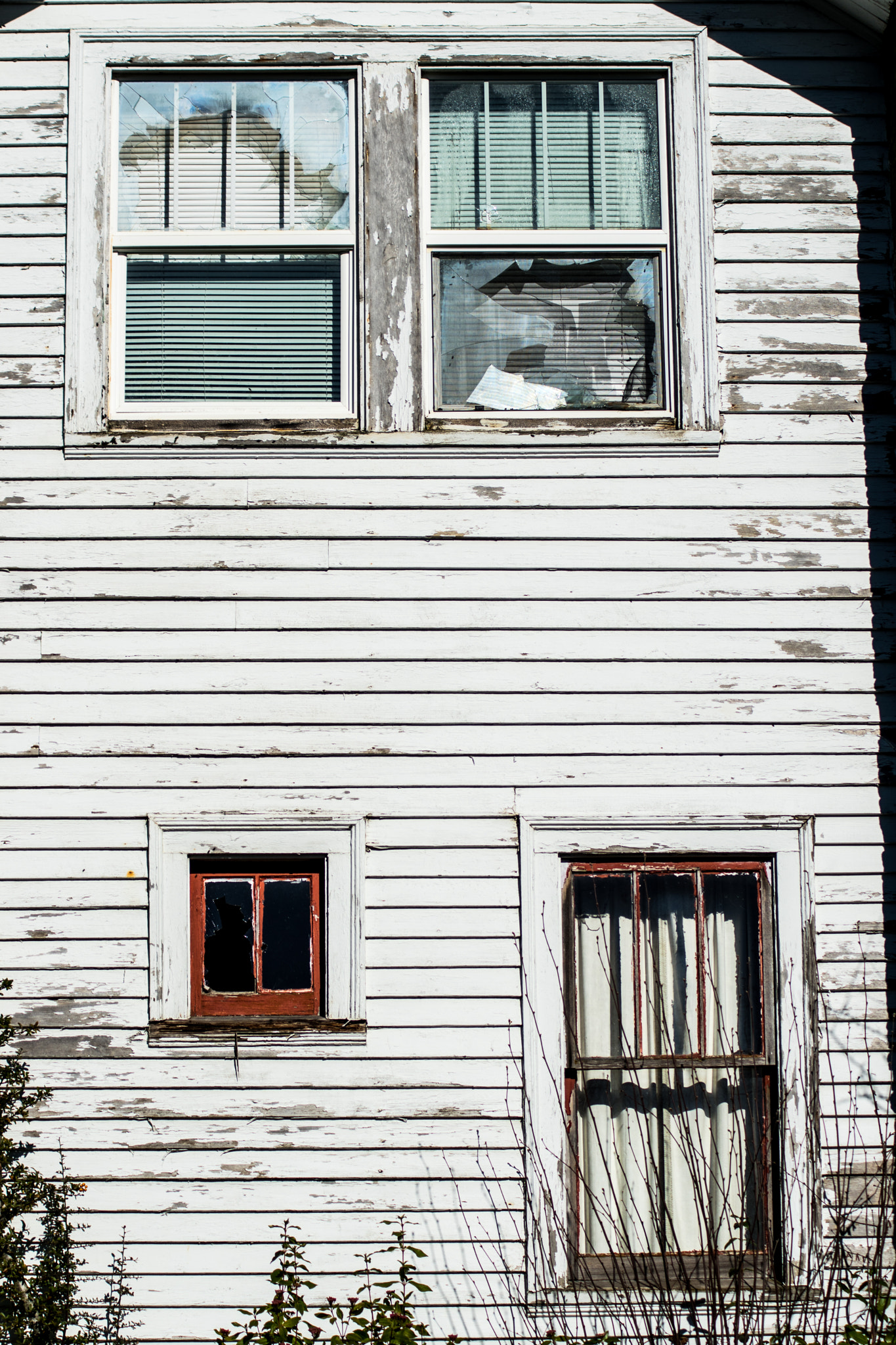 Sony ILCA-77M2 + Minolta AF 70-210mm F4 Macro sample photo. Four abandoned windows photography