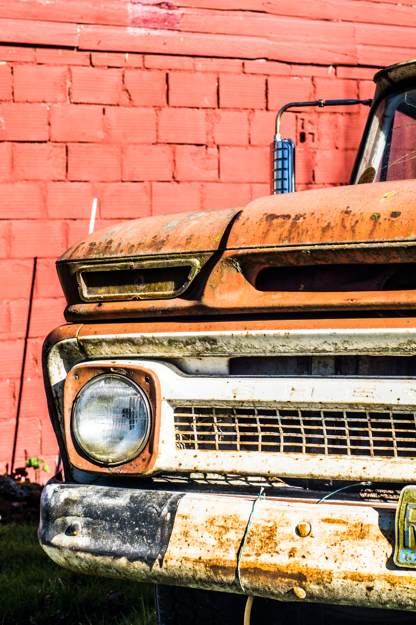 Sony ILCA-77M2 + Minolta AF 50mm F1.4 [New] sample photo. Abandoned chevrolet photography