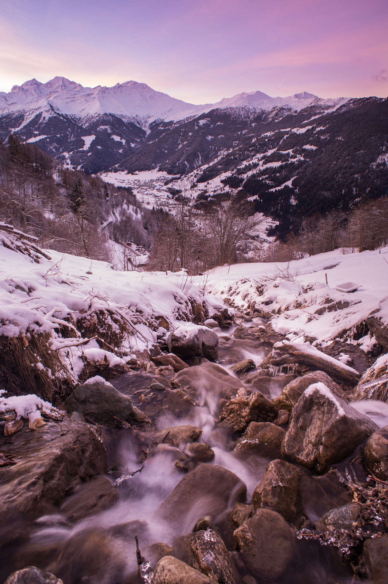 AF Nikkor 20mm f/2.8 sample photo. Winter stream sunrise photography