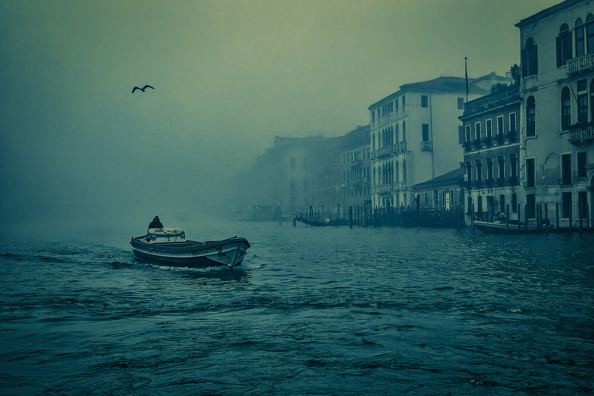 Olympus OM-D E-M5 II + Sigma 19mm F2.8 DN Art sample photo. Venice winter mood photography