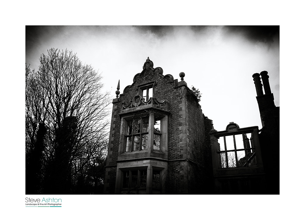 Fujifilm X-Pro1 + Fujifilm XF 16-55mm F2.8 R LM WR sample photo. Bank hall photography