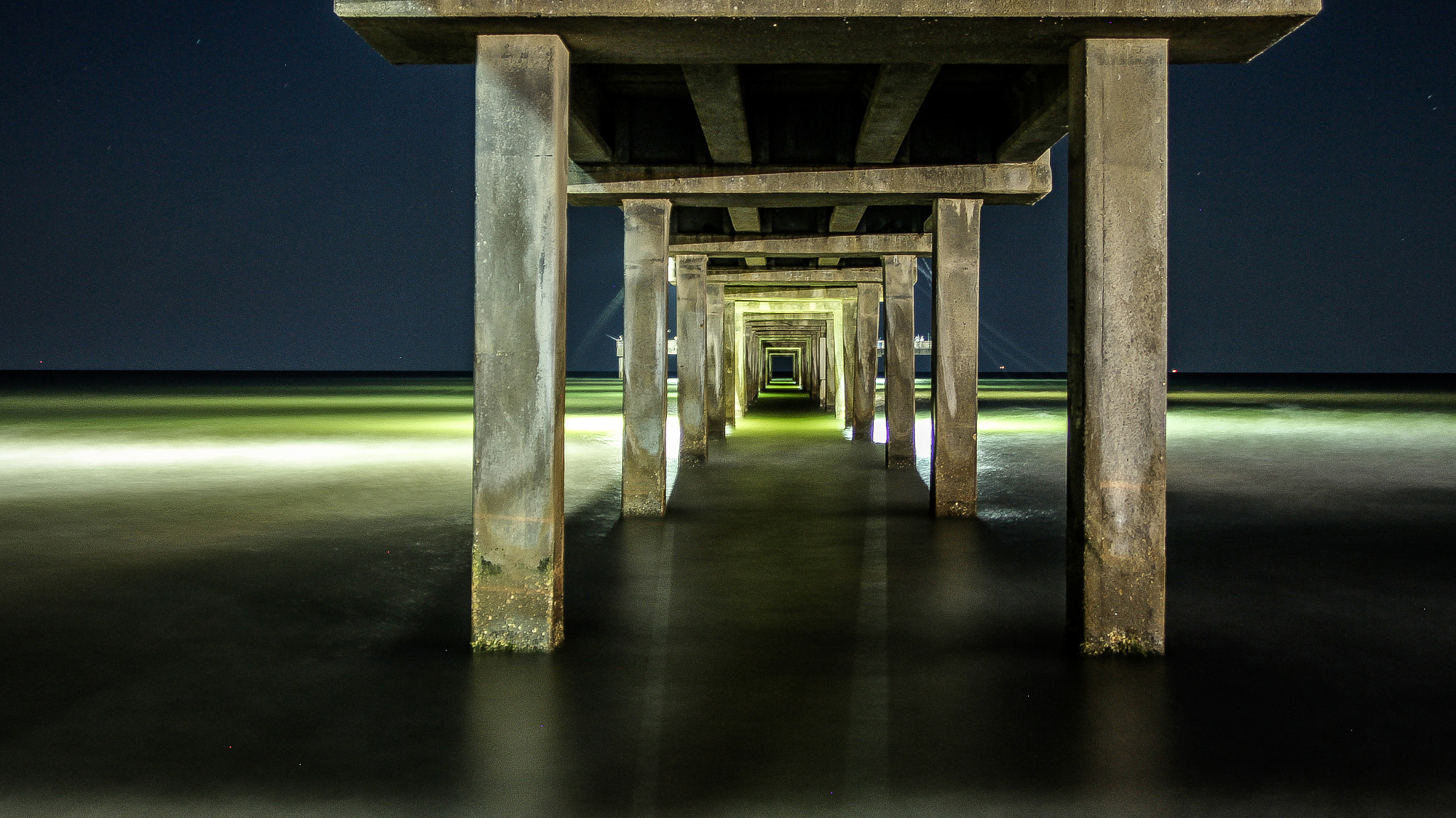 Canon EOS 600D (Rebel EOS T3i / EOS Kiss X5) + Tamron AF 28-200mm F3.8-5.6 XR Di Aspherical (IF) Macro sample photo. Under the pier with a kiss of light photography