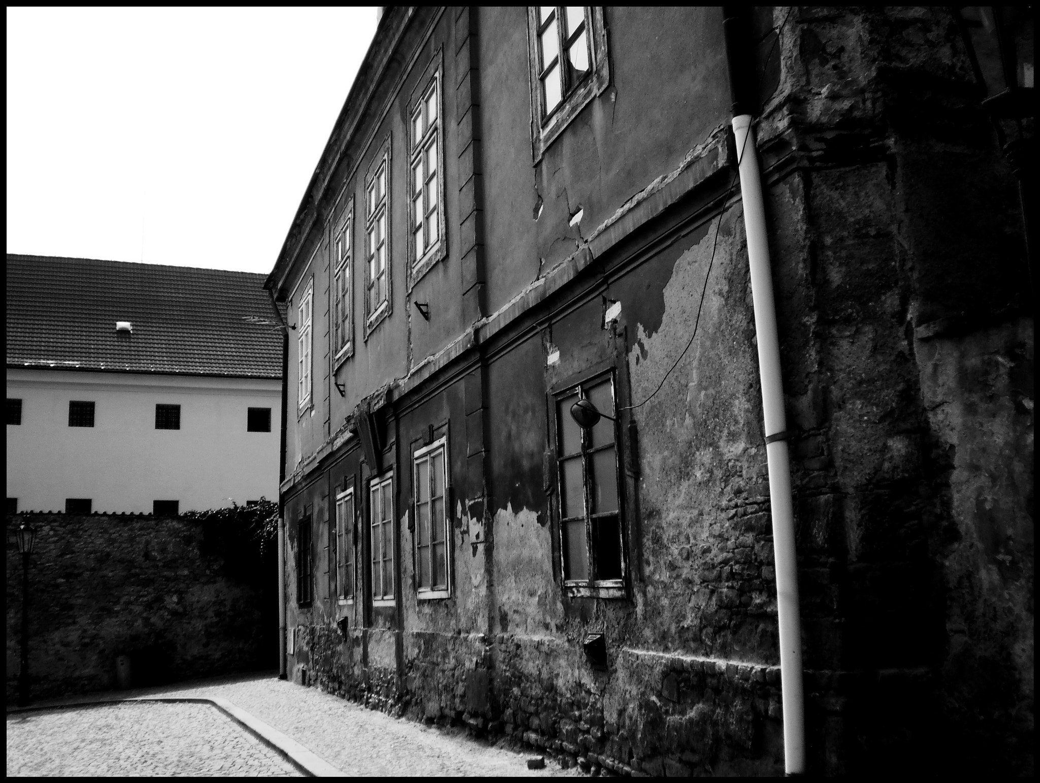 Olympus T105,T100,X36 sample photo. Black and white photography