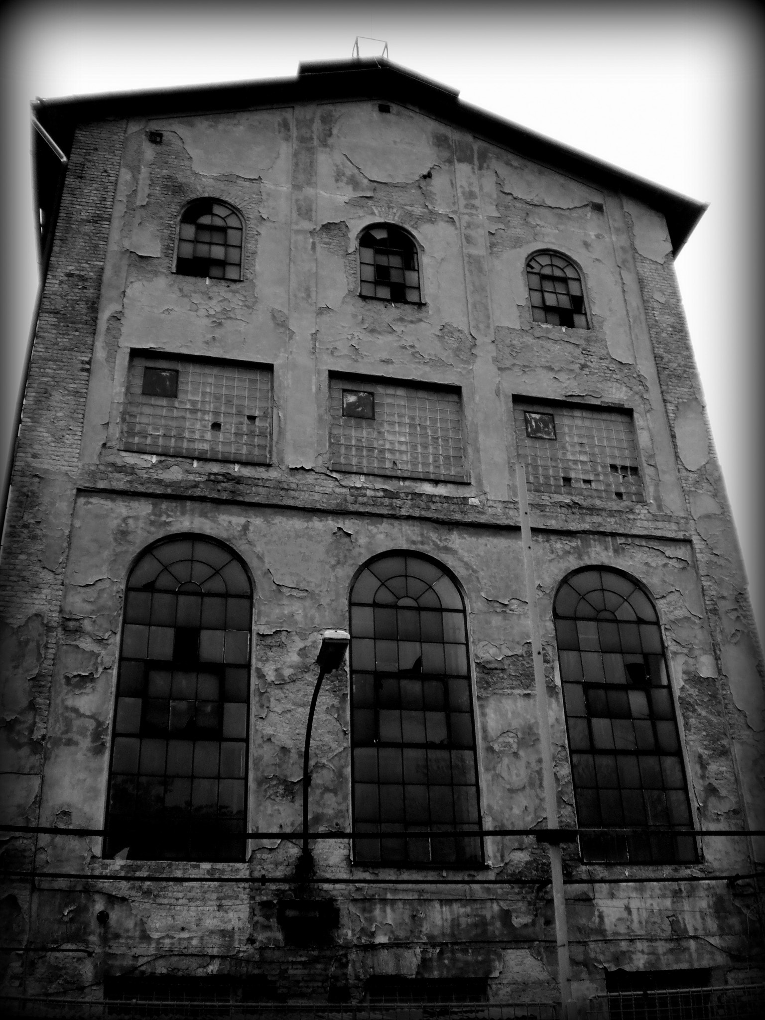 Olympus T105,T100,X36 sample photo. Black and white photography