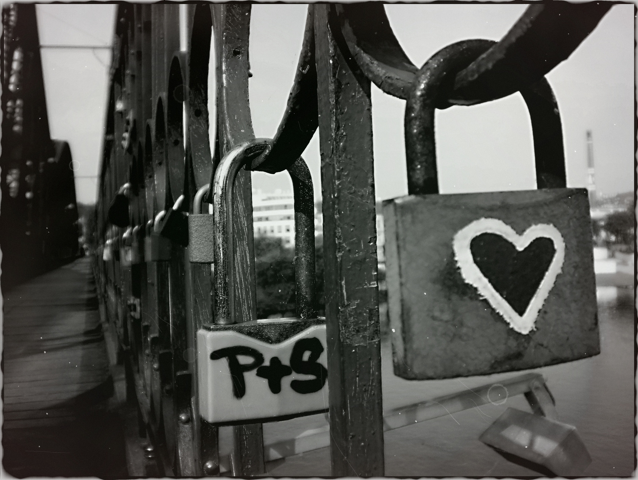 Olympus T105,T100,X36 sample photo. Black and white photography