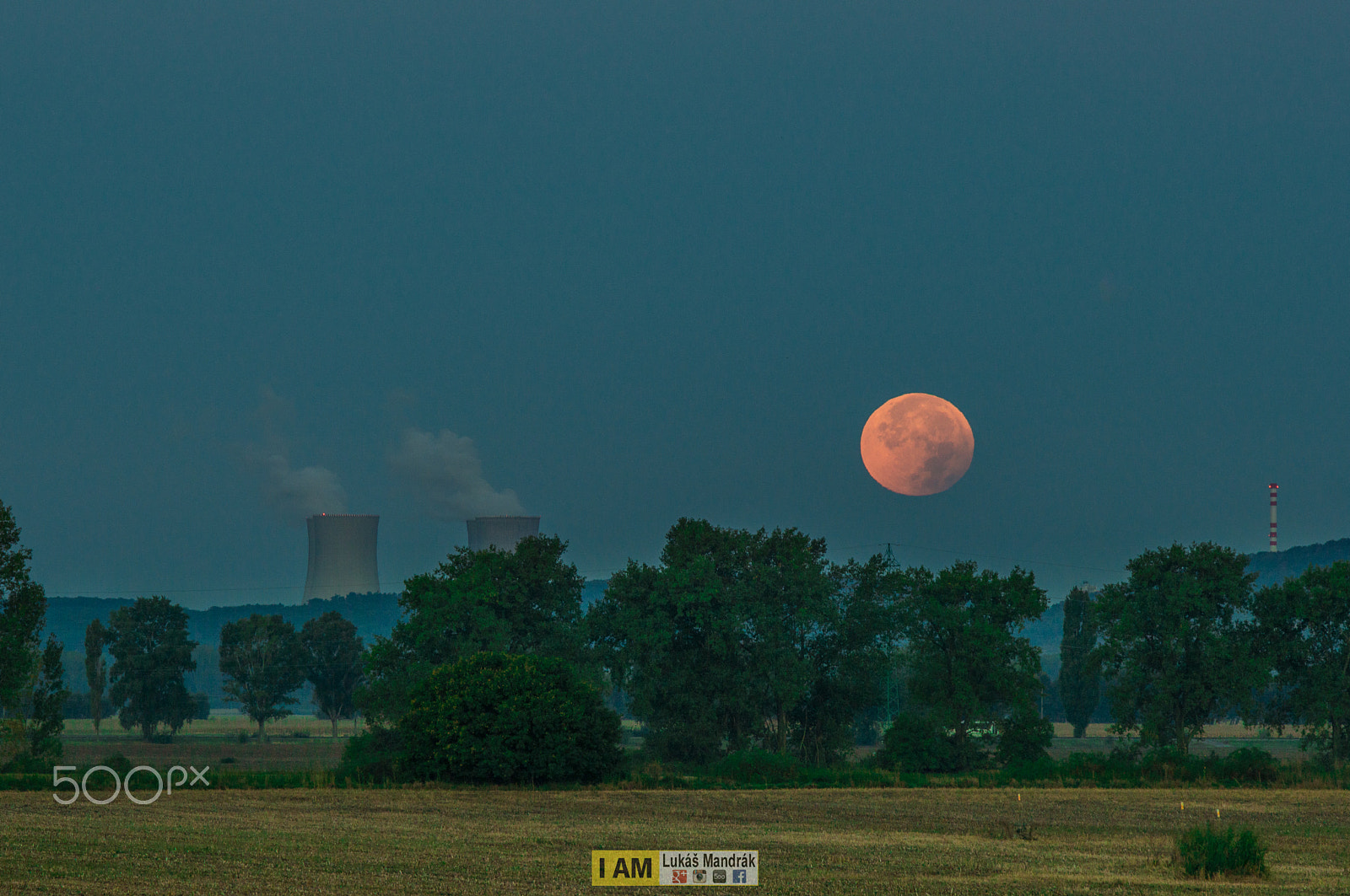 Nikon AF-S Nikkor 70-200mm F2.8G ED VR II sample photo. "moonset" photography