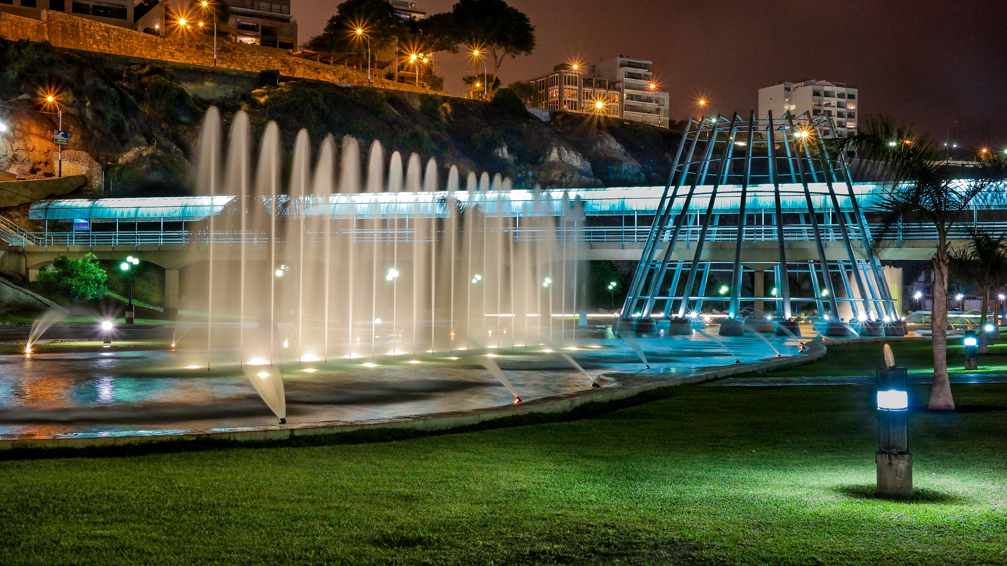 Samsung NX30 + NX 18-55mm F3.5-5.6 sample photo. Chorillos, lima, perú photography