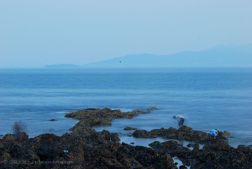 Nikon D80 + AF Zoom-Nikkor 70-210mm f/4 sample photo.  【vd视觉记忆】【2012.06.02】海边人 青岛是靠海的城市， 正所谓靠海吃海， 父子相伴， ... photography