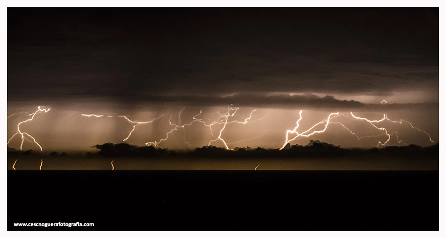 Olympus OM-D E-M1 + Olympus Zuiko Digital 14-54mm F2.8-3.5 II sample photo. Tormenta elèctrica photography